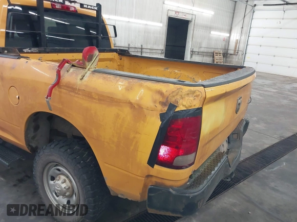 2017 Ram 2500 Tradesman z VIN 3C6TR5CT0HG711590, wystawiony jako IAAI lot #42516927 z przebiegiem 55 073 mil mil oraz . Historia ofert i sprzedaży dostępna na DreamBid. Obrazek 6.