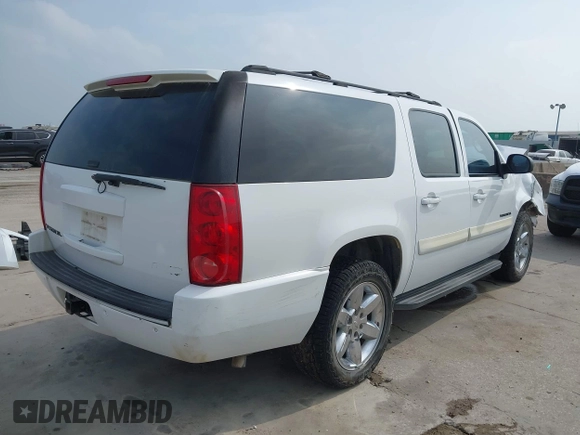 2007 GMC Yukon XL SLT with VIN 1GKFC16047R185002, listed as a IAAI auction lot 41933776 with 189,187 mi miles. Bid and sale history available at carsss.com. Image 4.