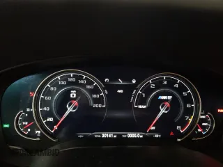2019 BMW M5 Competition z VIN WBSJF0C56KB447913, wystawiony jako Copart lot #39548993 z przebiegiem 30 141 mil mil oraz . Historia ofert i sprzedaży dostępna na DreamBid. Obrazek 9.