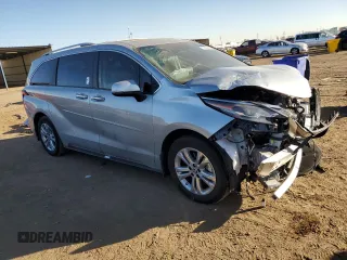2024 Toyota Sienna Platinum z VIN 5TDESKFC8RS128364, wystawiony jako Copart lot #77888984 z przebiegiem 10 929 mil mil oraz Szkoda całkowita • Salvage title. Historia ofert i sprzedaży dostępna na DreamBid. Obrazek 4.