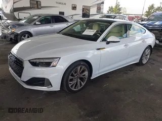 2023 Audi A5 Sportback Premium z VIN WAUABCF54PA052249, wystawiony jako IAAI lot #41916508 z przebiegiem 19 062 mil mil oraz . Historia ofert i sprzedaży dostępna na DreamBid. Obrazek 2.