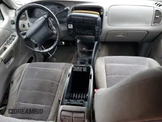 2000 Ford Explorer with VIN 1FMZU63X2YUA56061, listed as a Copart auction lot 45004465 with 117,860 mi miles and Salvage title. Bid and sale history available at DreamBid. Image 8.