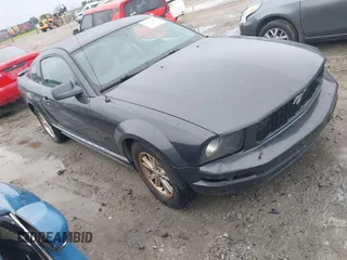 2007 Ford Mustang Deluxe with VIN 1ZVFT80NX75211227, listed as a IAAI auction lot 42412832 with 166,297 mi miles and . Bid and sale history available at DreamBid. Image 1.