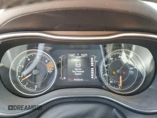2019 Jeep Cherokee Latitude Plus z VIN 1C4PJLLB9KD373060, wystawiony jako Copart lot #56475895 z przebiegiem 91 018 mil mil oraz Szkoda całkowita • Salvage title. Historia ofert i sprzedaży dostępna na DreamBid. Obrazek 9.