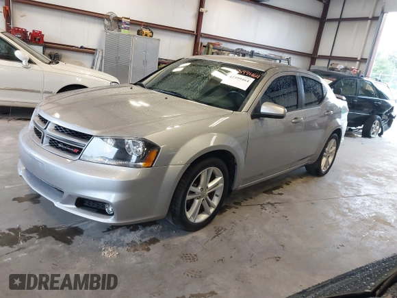 2014 Dodge Avenger SXT z VIN 1C3CDZCBXEN234910, wystawiony jako IAAI lot #42399464 z przebiegiem 152 026 mil mil oraz . Historia ofert i sprzedaży dostępna na DreamBid. Obrazek 2.