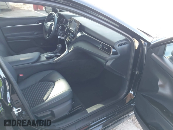 2023 Toyota Camry SE z VIN 4T1G11AKXPU747251, wystawiony jako IAAI lot #42388819 z przebiegiem 39 542 mil mil oraz . Historia ofert i sprzedaży dostępna na DreamBid. Obrazek 5.