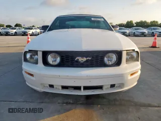 2008 Ford Mustang GT Deluxe with VIN 1ZVHT85H585202545, listed as a Copart auction lot 60884135 with 64,942 mi miles and Salvage title. Bid and sale history available at DreamBid. Image 5.