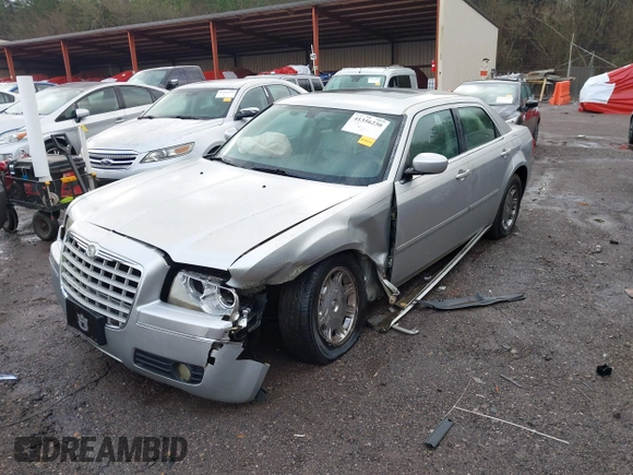 2006 Chrysler 300 Touring with VIN 2C3KA53G66H532518, listed as a IAAI auction lot 41356230 with 203,605 mi miles. Bid and sale history available at carsss.com. Image 16.