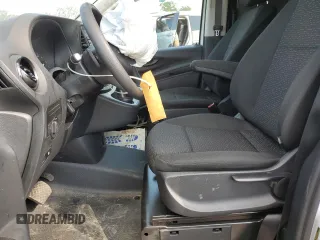 2022 Mercedes-Benz Metris Cargo z VIN W1YV0BEY6N4138833, wystawiony jako Copart lot #68922824 z przebiegiem 9 493 mil mil oraz Szkoda całkowita • Salvage title. Historia ofert i sprzedaży dostępna na DreamBid. Obrazek 7.