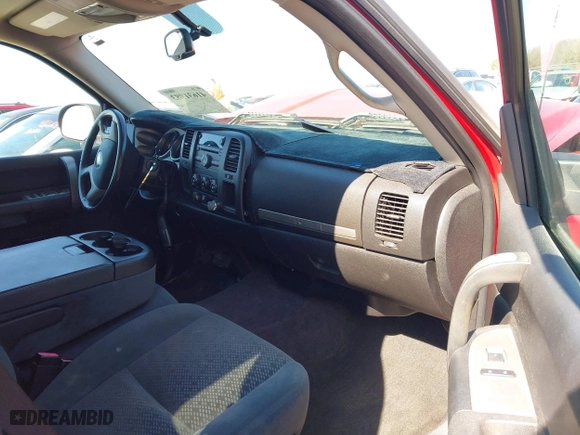 2007 Chevrolet Silverado 1500 LT w/1LT with VIN 2GCEC13C971720713, listed as a IAAI auction lot 41631983 with 111,020 mi miles. Bid and sale history available at carsss.com. Image 5.