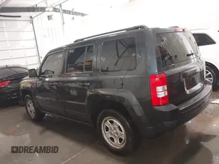 2015 Jeep Patriot Altitude z VIN 1C4NJPBA0FD285379, wystawiony jako IAAI lot #42139132 z przebiegiem 143 107 mil mil oraz . Historia ofert i sprzedaży dostępna na DreamBid. Obrazek 14.