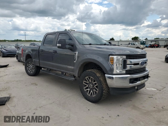 2018 Ford F-250 XL z VIN 1FT7W2BT6JEC77708, wystawiony jako Copart lot #56562595 z przebiegiem 141 567 mil mil oraz Szkoda całkowita • Salvage title. Historia ofert i sprzedaży dostępna na DreamBid. Obrazek 4.