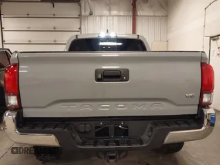 2019 Toyota Tacoma SR z VIN 3TMCZ5AN1KM232360, wystawiony jako IAAI lot #42006355 z przebiegiem 133 909 mil mil oraz . Historia ofert i sprzedaży dostępna na DreamBid. Obrazek 17.