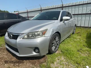 2011 Lexus CT 200h z VIN JTHKD5BH5B2015337, wystawiony jako Copart lot #59417405 z przebiegiem 166 867 mil mil oraz Tytuł czysty. Historia ofert i sprzedaży dostępna na DreamBid. Obrazek 2.