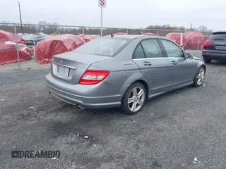2011 Mercedes-Benz C 300 Sport z VIN WDDGF8BB8BR143194, wystawiony jako IAAI lot #40863424 z przebiegiem 223 872 mil mil oraz . Historia ofert i sprzedaży dostępna na DreamBid. Obrazek 4.