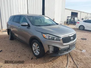 2018 Kia Sorento LX z VIN 5XYPG4A3XJG380549, wystawiony jako IAAI lot #42049383 z przebiegiem 147 317 mil mil oraz . Historia ofert i sprzedaży dostępna na DreamBid. Obrazek 1.