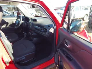 2017 Jeep Renegade Latitude z VIN ZACCJABB6HPF76261, wystawiony jako IAAI lot #41469168 z przebiegiem 99 896 mil mil oraz . Historia ofert i sprzedaży dostępna na DreamBid. Obrazek 5.