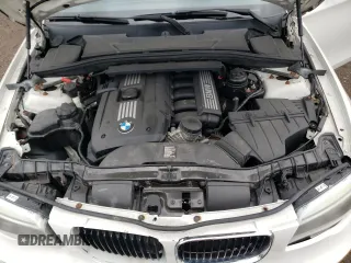 2012 BMW 1 Series 128i z VIN WBAUL7C52CVM82032, wystawiony jako Copart lot #78798994 z przebiegiem 225 268 mil mil oraz Czysty tytuł • Clean title. Historia ofert i sprzedaży dostępna na DreamBid. Obrazek 11.