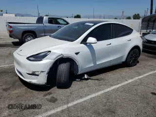2023 Tesla Model Y Long Range z VIN 7SAYGDEE0PF634367, wystawiony jako Copart lot #57622915 z przebiegiem 56 131 mil mil oraz Szkoda całkowita • Salvage title. Historia ofert i sprzedaży dostępna na DreamBid. Obrazek 1.