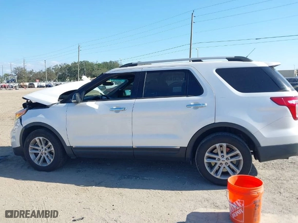 2014 Ford Explorer XLT with VIN 1FM5K7D86EGB07556, listed as a IAAI auction lot 41526407 with NaN miles. Bid and sale history available at carsss.com. Image 14.