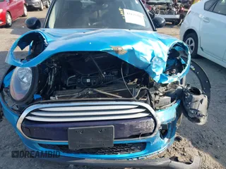 2015 MINI Hardtop 4 Door with VIN WMWXS5C56FT831505, listed as a IAAI auction lot 42155398 with 95,693 mi miles and . Bid and sale history available at DreamBid. Image 17.