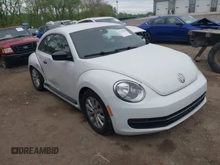 2017 Volkswagen Beetle Fleet z VIN 3VWF17AT4HM626004, wystawiony jako IAAI lot #42147504 z przebiegiem 61 630 mil mil oraz . Historia ofert i sprzedaży dostępna na DreamBid. Obrazek 1.