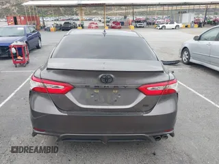 2020 Toyota Camry SE z VIN 4T1G11AK2LU989218, wystawiony jako IAAI lot #42204901 z przebiegiem 83 147 mil mil oraz . Historia ofert i sprzedaży dostępna na DreamBid. Obrazek 16.