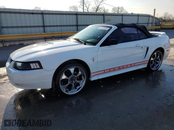 2000 Ford Mustang with VIN 1FAFP4447YF165830, listed as a Copart auction lot 48740405 with 217,792 mi miles and Salvage Title. Bid and sale history available at carsss.com. Image 1.