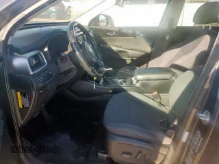2017 Kia Sorento LX z VIN 5XYPG4A36HG211042, wystawiony jako Copart lot #48977085 z przebiegiem 130 892 mil mil oraz Szkoda całkowita • Salvage title. Historia ofert i sprzedaży dostępna na DreamBid. Obrazek 7.
