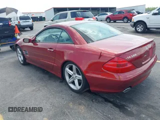 2005 Mercedes-Benz SL 500 z VIN WDBSK75F65F096681, wystawiony jako IAAI lot #42305663 z przebiegiem 65 001 mil mil oraz . Historia ofert i sprzedaży dostępna na DreamBid. Obrazek 3.