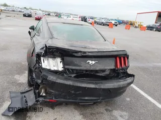 2017 Ford Mustang EcoBoost z VIN 1FA6P8TH8H5250242, wystawiony jako IAAI lot #41928531 z przebiegiem 81 632 mil mil oraz . Historia ofert i sprzedaży dostępna na DreamBid. Obrazek 16.