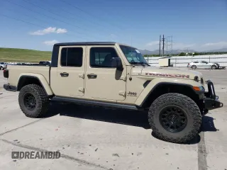 2020 Jeep Gladiator Rubicon z VIN 1C6JJTBG2LL190732, wystawiony jako Copart lot #57100115 z przebiegiem 55 679 mil mil oraz Szkoda całkowita • Salvage title. Historia ofert i sprzedaży dostępna na DreamBid. Obrazek 4.