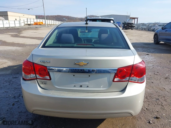 2014 Chevrolet Cruze LS with VIN 1G1PB5SG1E7343312, listed as a IAAI auction lot 40888980 with 80,251 mi miles. Bid and sale history available at carsss.com. Image 16.