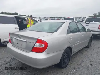 2004 Toyota Camry LE z VIN 4T1BE32KX4U842784, wystawiony jako IAAI lot #40434823 z przebiegiem 119 021 mil mil oraz . Historia ofert i sprzedaży dostępna na DreamBid. Obrazek 4.