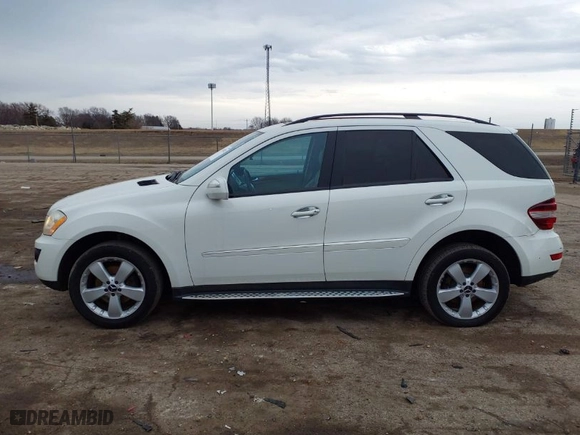 2009 Mercedes-Benz M-Class 3.5L with VIN 4JGBB86E09A520576, listed as a IAAI auction lot 41685132 with 196,952 mi miles. Bid and sale history available at carsss.com. Image 12.
