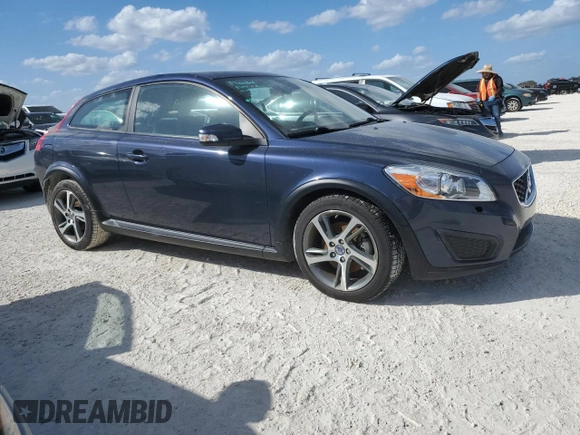 2013 Volvo C30 T5 z VIN YV1672MK9D2307541, wystawiony jako Copart lot #74385534 z przebiegiem 32 577 mil mil oraz Nie do naprawy • Non repairable. Historia ofert i sprzedaży dostępna na DreamBid. Obrazek 4.