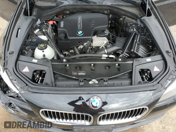 2013 BMW 5 Series 528i xDrive z VIN WBAXH5C58DD108132, wystawiony jako Copart lot #57969865 z przebiegiem 68 308 mil mil oraz Szkoda całkowita • Salvage title. Historia ofert i sprzedaży dostępna na DreamBid. Obrazek 11.