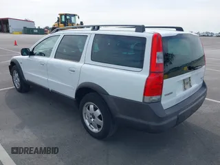 2004 Volvo V70 XC70 with VIN YV1SZ59H541135280, listed as a IAAI auction lot 41689647 with 195,802 mi miles. Bid and sale history available at carsss.com. Image 3.