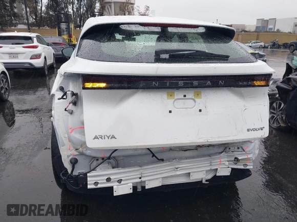 2024 Nissan ARIYA Evolve+ z VIN JN1BF0BAXRM435453, wystawiony jako IAAI lot #41745123 z przebiegiem 5 565 mil mil oraz . Historia ofert i sprzedaży dostępna na DreamBid. Obrazek 6.