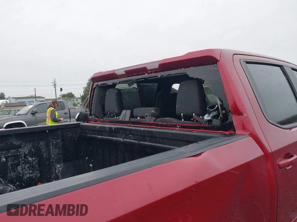2020 Chevrolet Silverado 1500 LT z VIN 3GCUYDET2LG211169, wystawiony jako IAAI lot #41145684 z przebiegiem 81 606 mil mil oraz . Historia ofert i sprzedaży dostępna na DreamBid. Obrazek 19.