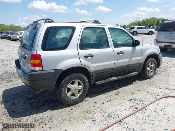 2003 Ford Escape XLS Popular with VIN 1FMYU02183KC05213, listed as a IAAI auction lot 41955134 with 305,524 mi miles. Bid and sale history available at carsss.com. Image 4.
