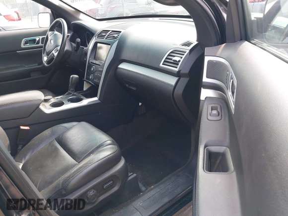 2014 Ford Explorer XLT z VIN 1FM5K8D88EGA98879, wystawiony jako IAAI lot #42135156 z przebiegiem 221 590 mil mil oraz . Historia ofert i sprzedaży dostępna na DreamBid. Obrazek 5.