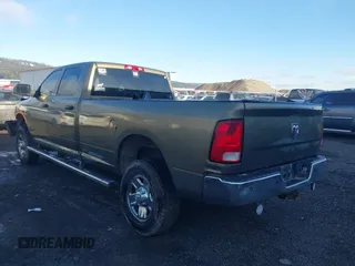 2015 Ram 2500 Tradesman с VIN 3C6UR5HL3FG629072, выставлен на аукционе IAAI как лот 41296490 с пробегом 211 318 миль миль и . История ставок и продаж доступна на DreamBid. Изображение 3.