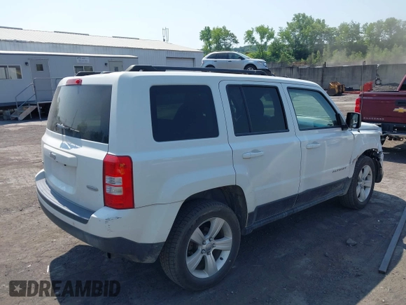 2014 Jeep Patriot Latitude z VIN 1C4NJRFB4ED664561, wystawiony jako IAAI lot #42422724 z przebiegiem 130 506 mil mil oraz . Historia ofert i sprzedaży dostępna na DreamBid. Obrazek 4.