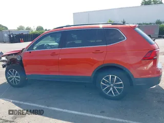 2019 Volkswagen Tiguan SE with VIN 3VV3B7AX8KM128788, listed as a IAAI auction lot 42462376 with 78,533 mi miles and . Bid and sale history available at DreamBid. Image 15.