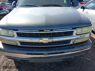 2002 Chevrolet Tahoe LT with VIN 1GNEC13Z92R283677, listed as a IAAI auction lot 41767229 with 241,320 mi miles. Bid and sale history available at carsss.com. Image 6.
