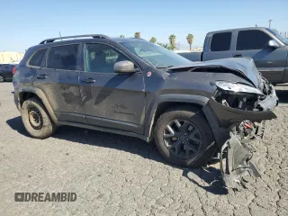 2017 Jeep Cherokee Trailhawk L Plus with VIN 1C4PJMBS4HD237094, listed as a Copart auction lot 61051675 with 104,852 mi miles and Salvage title. Bid and sale history available at DreamBid. Image 4.