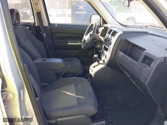 2008 Jeep Patriot Sport with VIN 1J8FF28W28D701794, listed as a IAAI auction lot 41767417 with 225,128 mi miles. Bid and sale history available at carsss.com. Image 5.