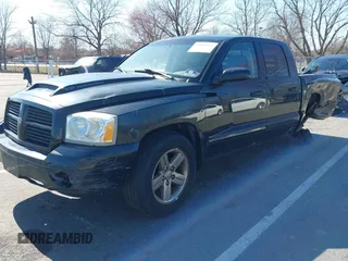 2007 Dodge Dakota SLT z VIN 1D7HW48JX7S196121, wystawiony jako IAAI lot #41863734 z przebiegiem 148 720 mil mil oraz . Historia ofert i sprzedaży dostępna na DreamBid. Obrazek 17.