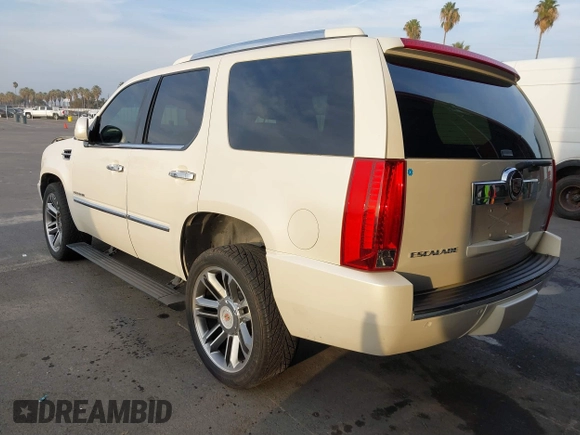 2009 Cadillac Escalade z VIN 1GYFC23229R273227, wystawiony jako IAAI lot #41071598 z przebiegiem 132 263 mil mil oraz . Historia ofert i sprzedaży dostępna na DreamBid. Obrazek 3.